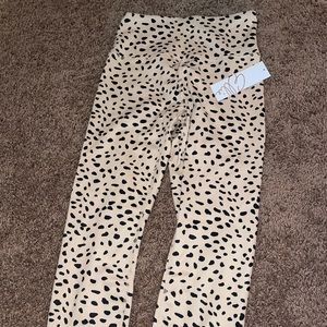 NWT Ellie Cheetah Leggings